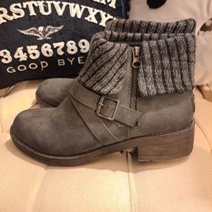 Womens US size 10 Rocket Dog Ankle Boots